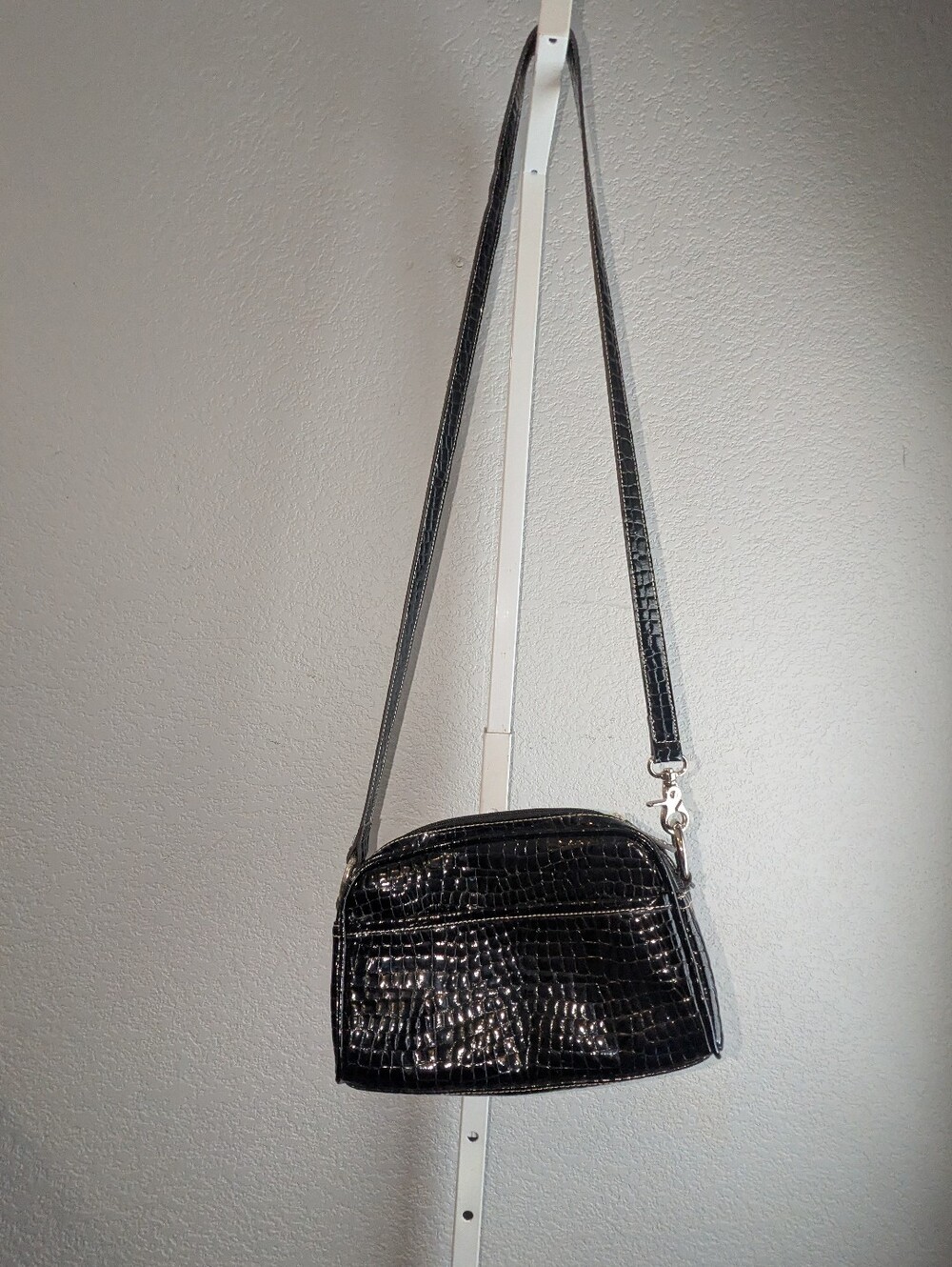 2000s Kathy Van Zeeland Black Faux Crocodile Crossbody Purse Orange/Gold Lining - Picture 3 of 14
